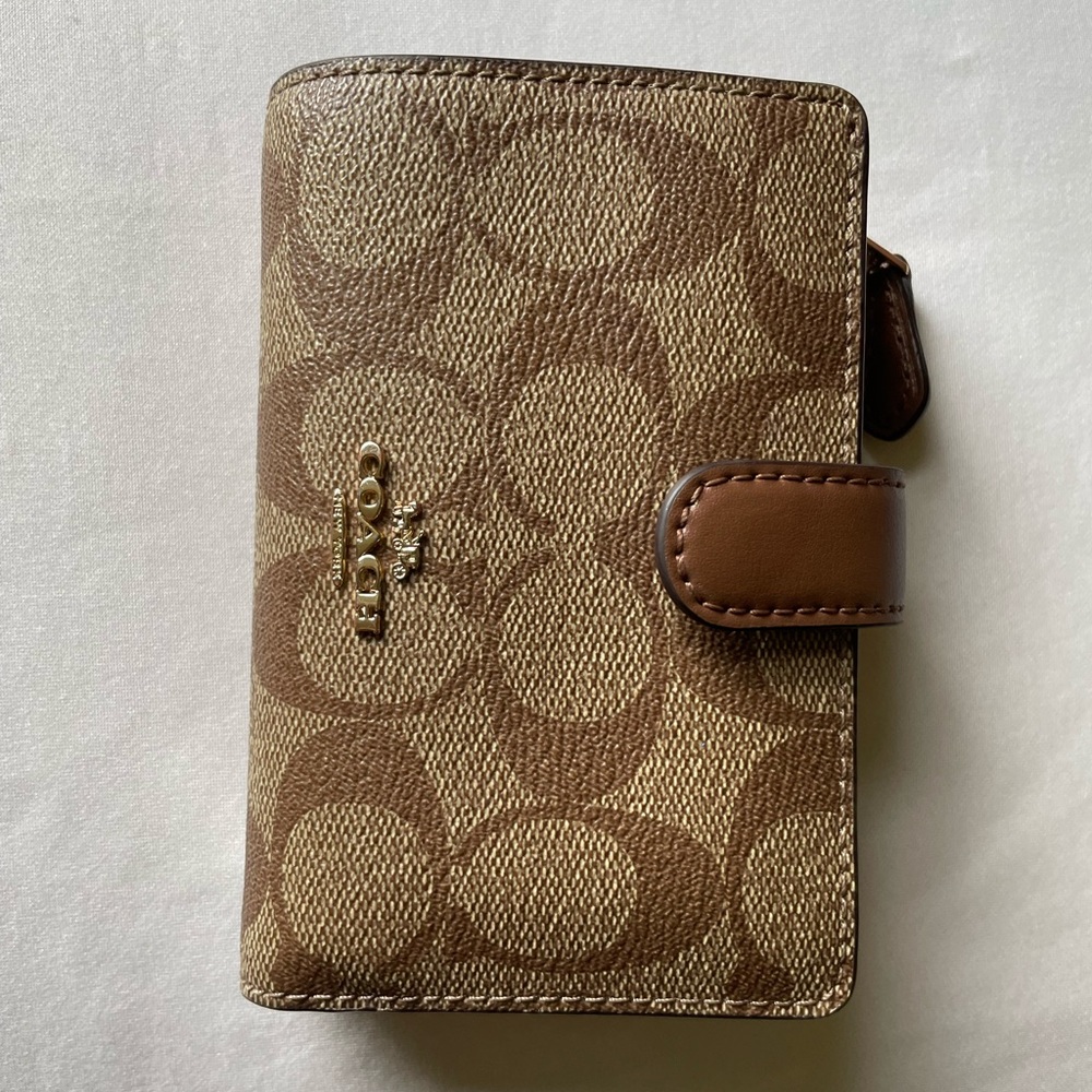 Coach Zip Corner Wallet